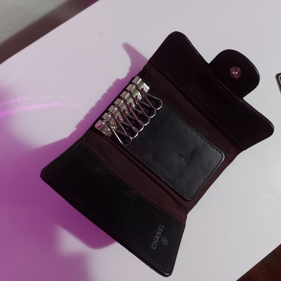 Auth Chanel key wallet, used with care. - Picture 3 of 5
